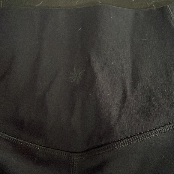 Salutation Stash Pocket Capri - Picture 5 of 5